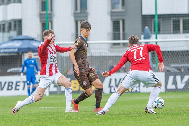 埃泽：丁丁是高水平足球思想家，这类球员是我自幼仰望的榜样
