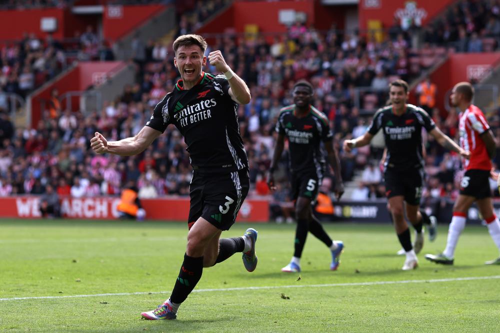 镜报：安东尼愿大幅降薪回归贝蒂斯，已拒绝胜利、博塔弗戈